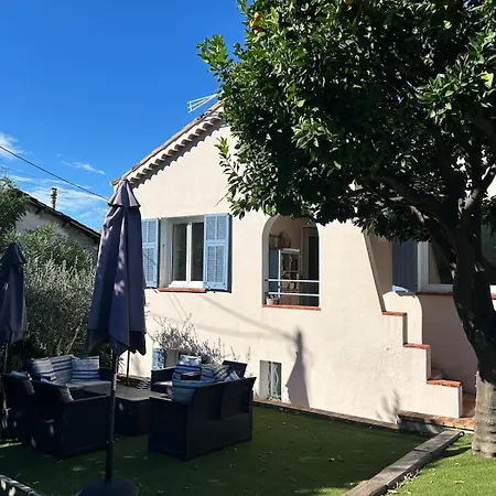 Two With 30 M2 Garden In カーニュ・シュル・メール